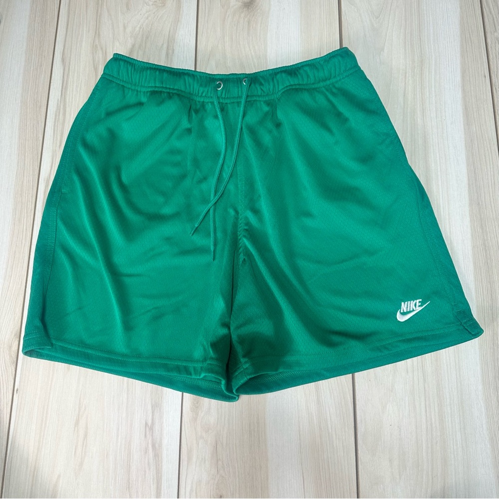 Nike Men's Club Mesh Flow‎ Shorts Men's S NWT FN3514-365 Green above knee